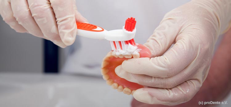 Zahnpflege bei Pflegebedürftigen