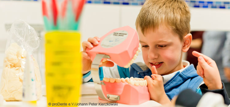 Mundgesundheitsverhalten: Jedes fünfte Kind putzt zu selten seine Zähne.